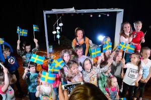 У студії UA: ЧЕРНІГІВ показали дві дитячі моновистави шведської акторки Емми Ріббінг